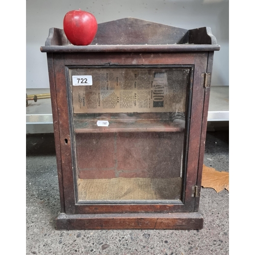 722 - A lovely antique, neatly proportioned wall hanging cabinet, with glass door and gallery apex back.