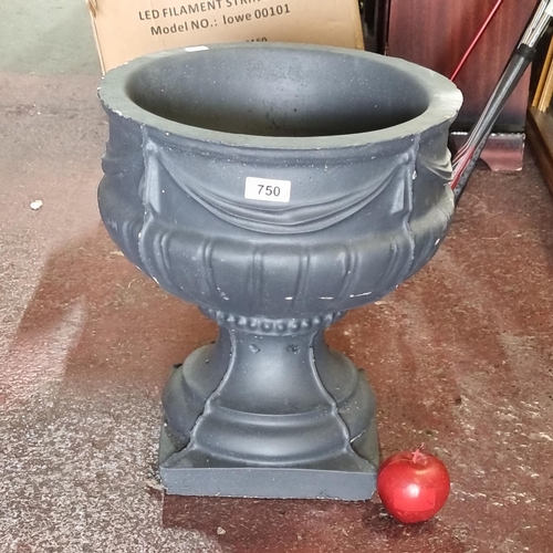 750 - A very heavy outdoor planter in the form of an urn, with a grey finish.