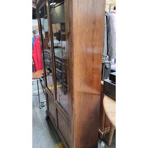 565 - A beautiful Art Deco  display case with glass fronted leaded doors, recessed panels, carved accents ... 