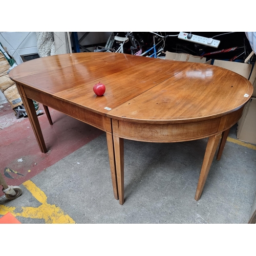 275 - An absolutely stunning Edwardian dining room table with string inlay detail throughout and slim tape... 