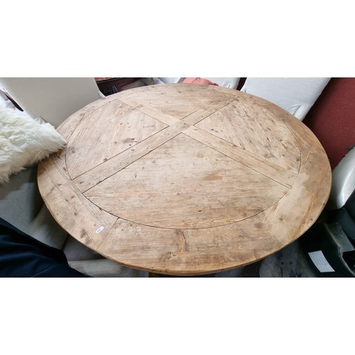 289 - Star lot: A large very heavy solid oak round dining table with contrasting figure to the top and a s... 