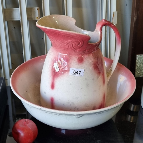 647 - A charming Edwardian wash basin set, including basin and pitcher jug, with a rose pink graduated col... 