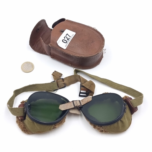 27 - A very interesting WWI United States pilot fur-lined aviator sun goggles, with dark green rims. Rare... 