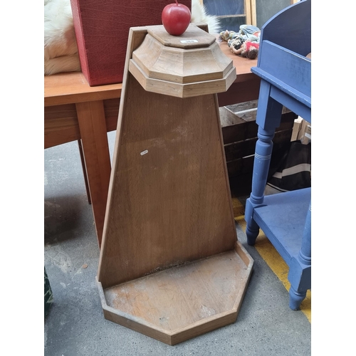 368 - A wall mounting shelving display, most likely to hold a statue with light . H100cm.