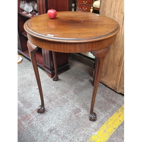 393 - A very beautiful Victorian mahogany centre table supported by very elegant legs and and well carved ... 