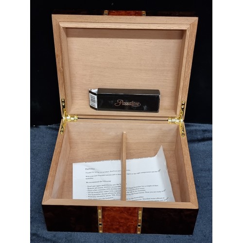 216 - Star lot : A Passatore brand cigar humidor. In a beautiful, high gloss burl walnut and mahogany inla... 