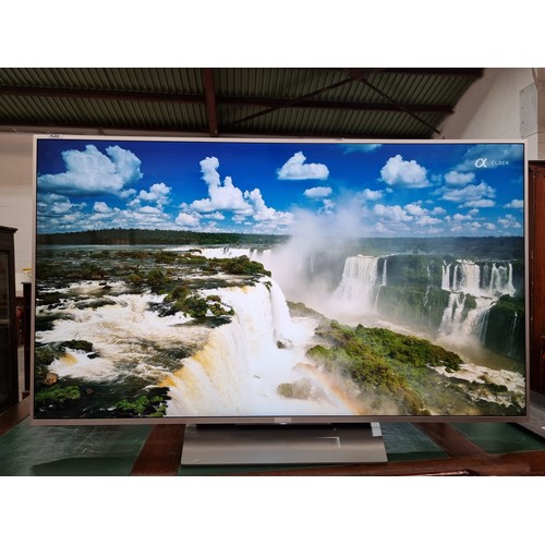 430 - Star Lot : A huge Sony Bravia 54