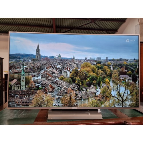 430 - Star Lot : A huge Sony Bravia 54