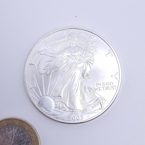 35 - An extra fine example of a USA one ounce fine silver Dollar coin, dated 2003. Weight: 31.40 grams.