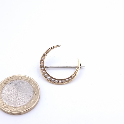 4 - A very attractive Victorian  14ct Gold crescent brooch, set with a lovely pearl surround. Total weig... 