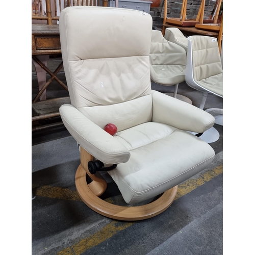 760 - StarLot : A very comfortable cream leather easy chair by ''Stressless'' brand, supported by a circul... 