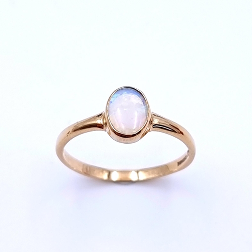 9 - A very pretty Fire Opal 9ct gold ring, with a stunning multi-colouring. Ring size: S.5. Weight: 1.80... 