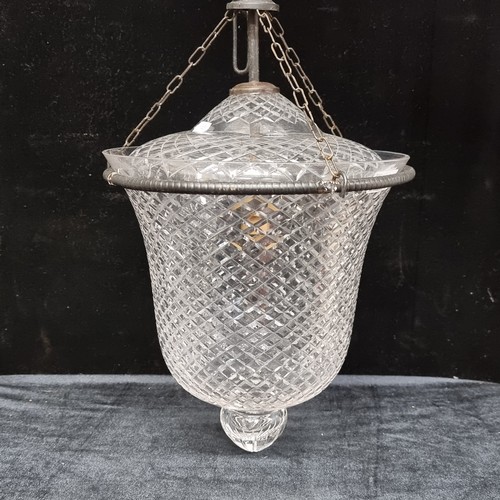 215 - A stunning pendent crystal chandelier with intricate cross hatched cuts.
H40cm x W28cm