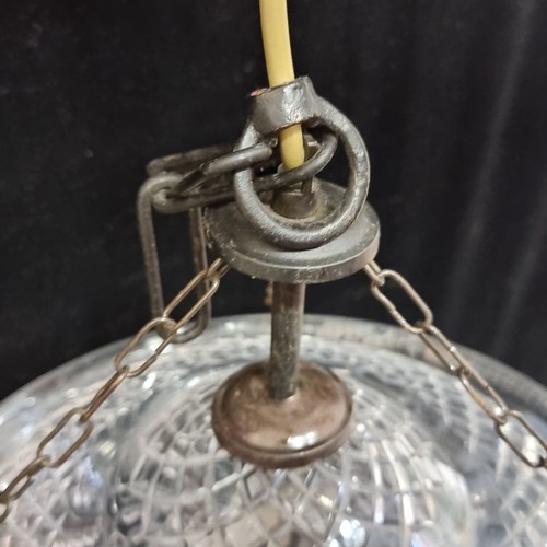 215 - A stunning pendent crystal chandelier with intricate cross hatched cuts.
H40cm x W28cm