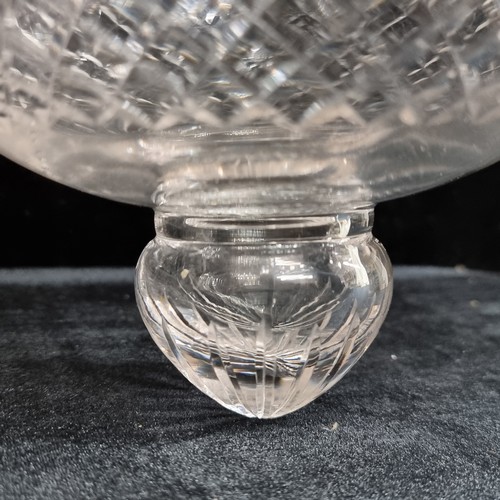 215 - A stunning pendent crystal chandelier with intricate cross hatched cuts.
H40cm x W28cm