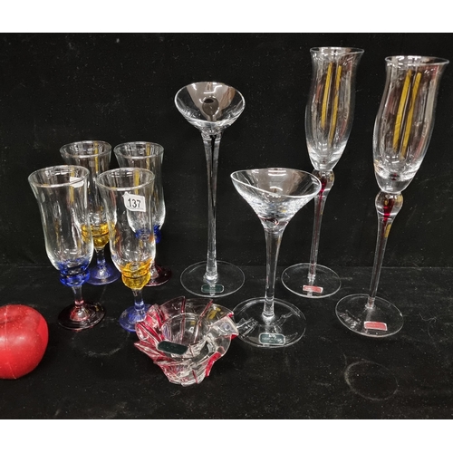 137 - A selection of nice coloured glassware items, consisting of handblown examples by 