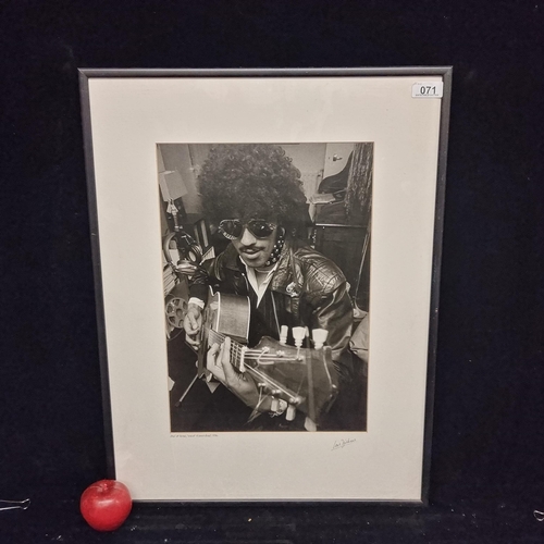 71 - Star Lot: A fantastic iconic original 1976 photograph of Phil Lynott titled 