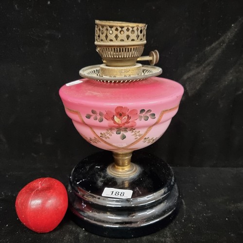 188 - A beautiful antique oil lamp with Swann brand burner and a very pretty pink glass oil font, decorate... 