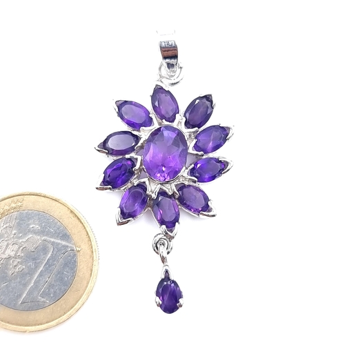 4 - A super example of a Amethyst sterling silver set drop floral pendant. A striking piece. Weight: 7 g... 