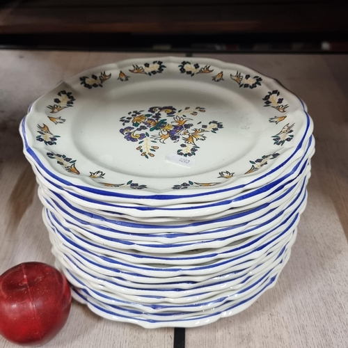 486 - Fourteen vintage dinner plates by Porcelaine de Limoges 