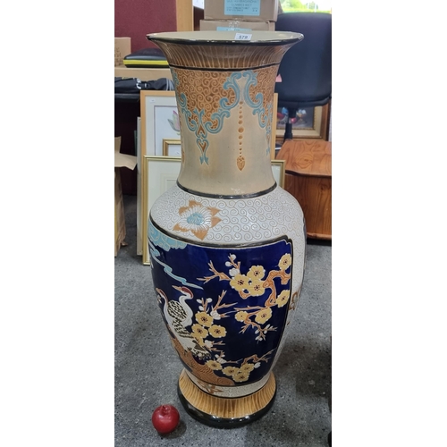 A very impressive huge floor standing Chinese vase. Featuring a crane