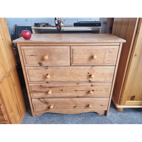 626 - A good solid antique pine wood chest of drawers. L84.5cm x W37.5cm x H83cm