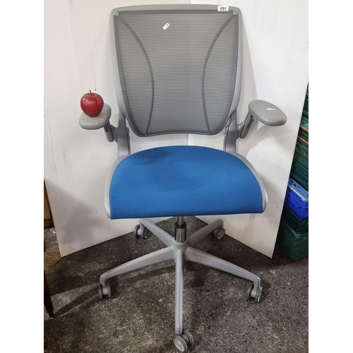 691 - As new humanscale office chair, with adjustable armrests and a rise-and-fall mechanism. In shades of... 