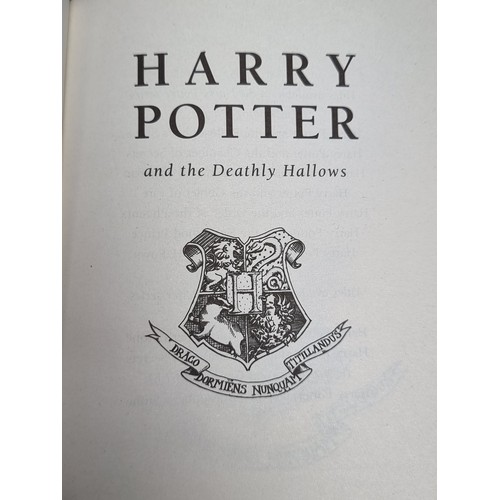 294 - A first edition hardback copy of Harry Potter and the Deathly Hallows. By J.K. Rowling. In very good... 