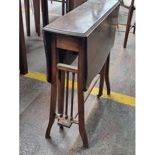 409 - An antique, neatly proportioned gate leg, drop leaf table. Really nice example , From a very fine ho... 