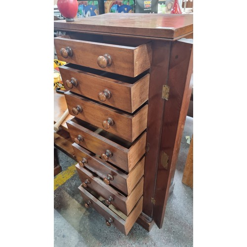 408 - Star lot : A superb example of an antique Wellington Chest, with seven graduating drawers - a fabulo... 