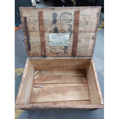 481 - A vintage, wooden, commercial transport case for ''Ackerman-Laurance Dry Royal''. With a vendor's id... 