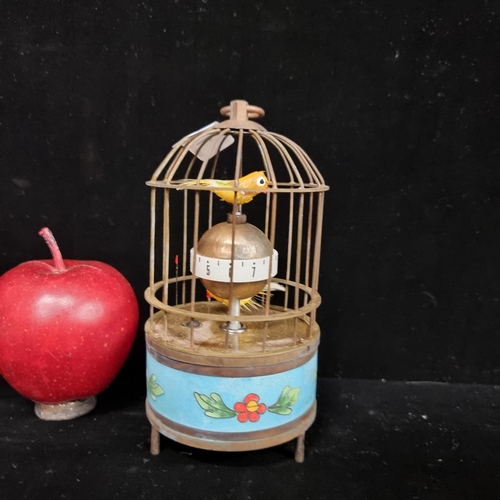 111 - A very charming example of a bird cage automaton functioning clock. Featuring two handmade bird figu... 