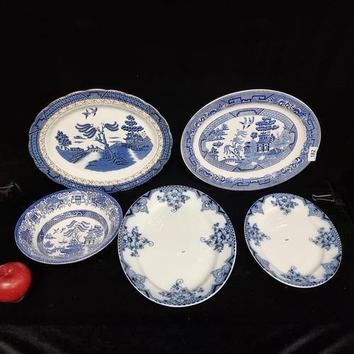 182 - A set of five blue and white porcelain dishes, including three Old Willow examples and two Cambridge... 