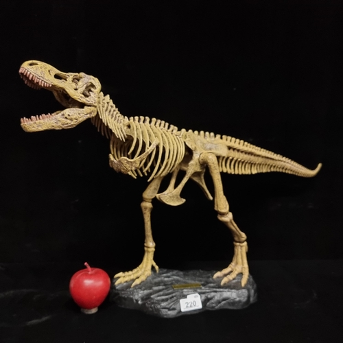 220 - A large highly-detailed Tyrannosauruses rex dinosaur skeletal model by GEO World (model 12), a great... 