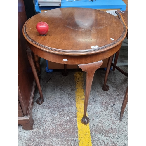 362 - A fantastic example of a Victorian mahogany centre table with bevelled circular top and four slender... 