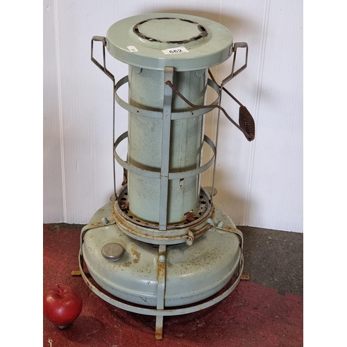 662 - A 1930s example of an enamel Aladdin blue flame kerosene heater in a light grey shade.