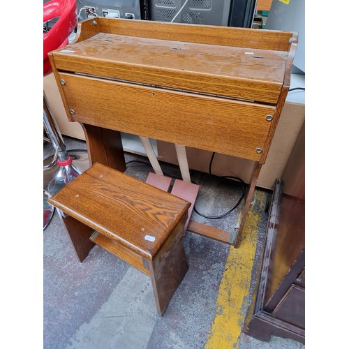 359 - A vintage Pearl River miniature piano organ / harmonium in an oak case with matching folding piano s... 