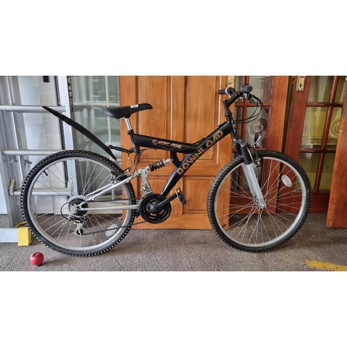 600 - A Cascade Download mountain bicycle, with six speeds, Shimano hardware, and an Iscaselle seat. €180 ... 