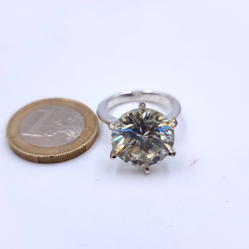 701 - A beautiful large moissnite solitaire  sterling silver ring. Ring size: O. Weight: 6.1 grams.  New f... 