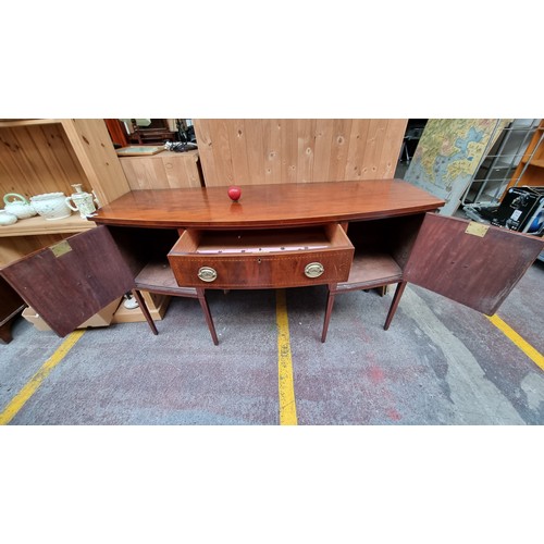 378 - A very elegant Edwardian red mahogany wood bow-front sideboard. This piece is beautifully decorated ... 