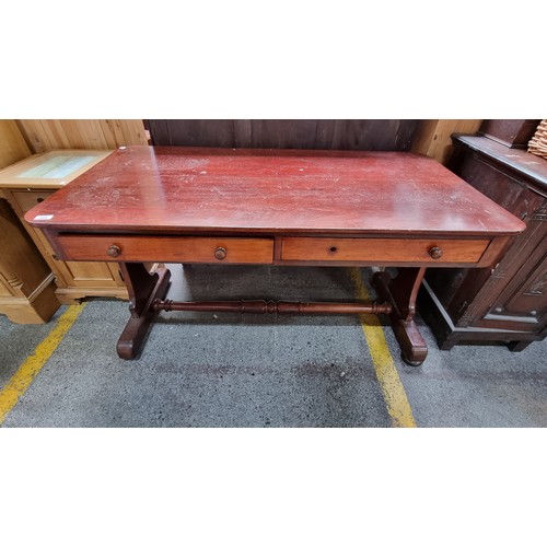 386 - A gorgeous, Victorian mahogany library table, with two central pull-out drawers, a substantially tur... 