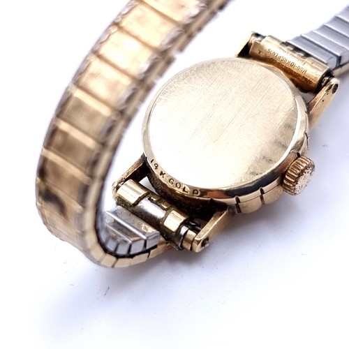 555 - A very stylish 14 carat Gold vintage 