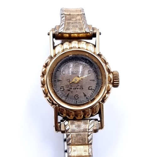 555 - A very stylish 14 carat Gold vintage 