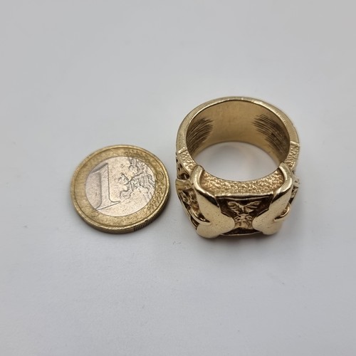 504 - Star Lot: An impressive gents  18k gold Buckle and Belt ring. Ring size: Y.5. Weight: 30.3 grams. A ... 