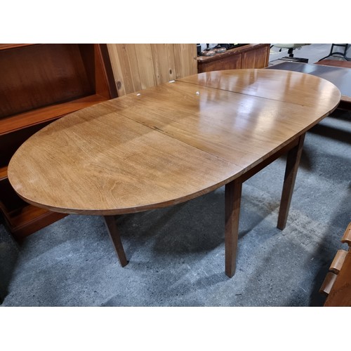 462 - A vintage drop leaf, gate-leg table. H74cm x W105cm x L64cm (L176cm - 
fully extended) In very nice ... 