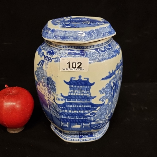 102 - A lovely example of a lidded porcelain ginger jar by Victoria Ironstone, in the traditional willow p... 