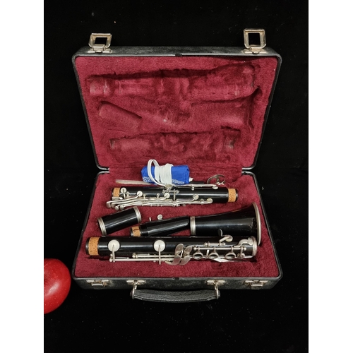 277 - A beautiful, vintage resonite clarinet by the esteemed brand Bundy under the company Selmer. Model 5... 