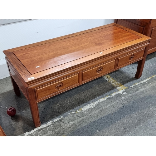 559 - Star Lot : A Super Chinese rosewood coffee table with nice bevelled detail and Chinese emblem, integ... 