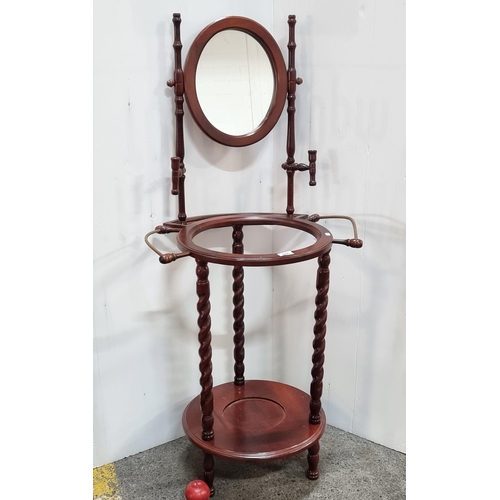 565 - A very pretty Victorian style washstand and vanity station. With barley twist columns and tilting mi... 