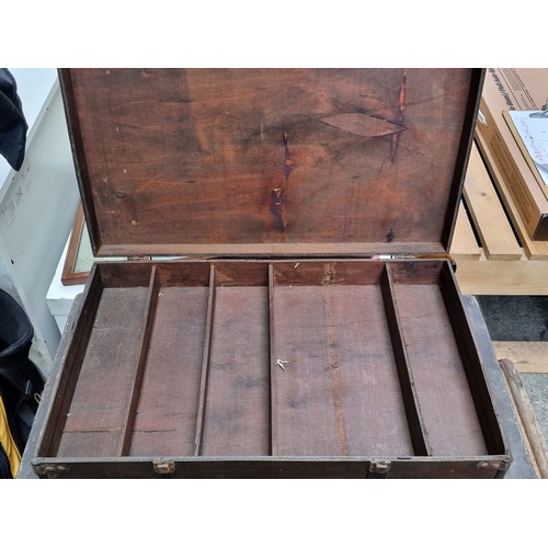 387 - A fabulous vintage wooden storage box with 5 compartments inside of various sizes and leather strap ... 